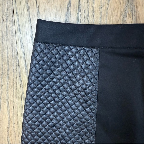 Club Monaco Women’s Black Quilted Panel Mini Zipper Back Skirt Size 0 - Picture 8 of 14